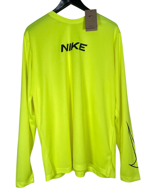 Camiseta con manga swoosh